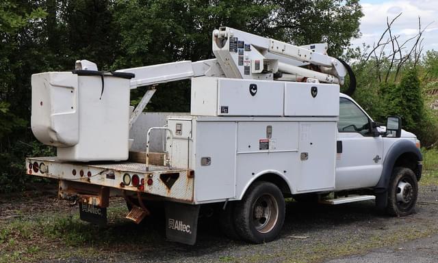 Image of Ford F-550 equipment image 4