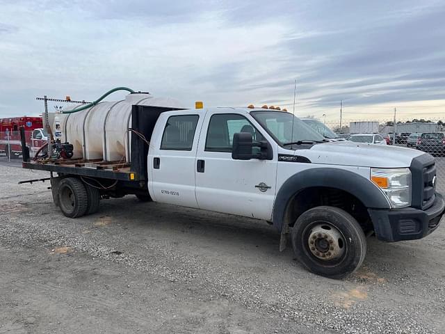 Image of Ford F-550 equipment image 3