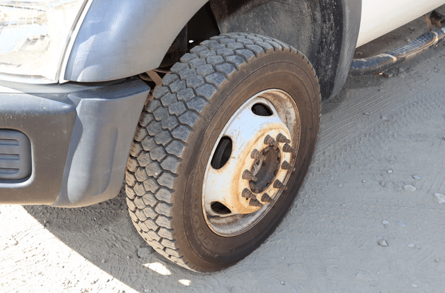Image of Ford F-550 equipment image 2