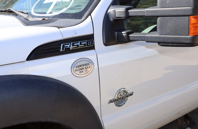 Image of Ford F-550 equipment image 3