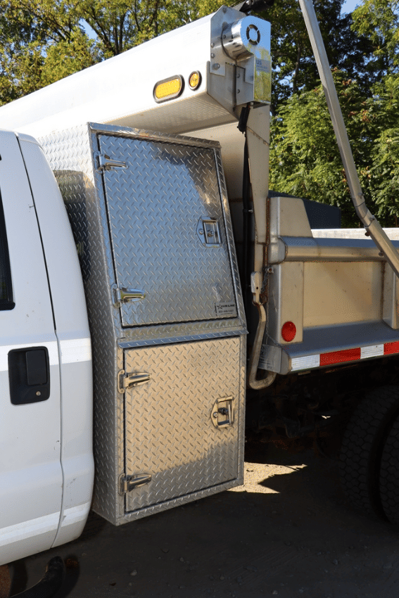 Image of Ford F-550 equipment image 4