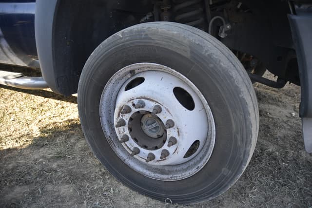 Image of Ford F-550 equipment image 2