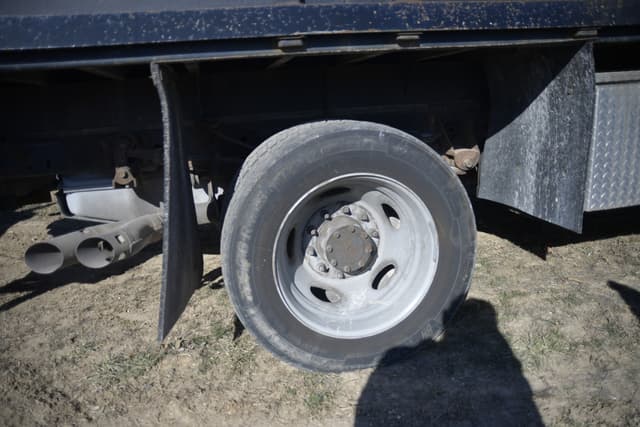 Image of Ford F-550 equipment image 4