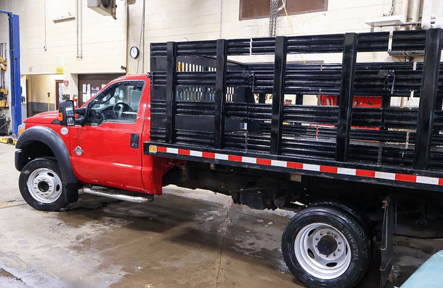 Image of Ford F-550 equipment image 2
