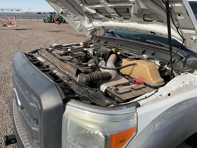 Image of Ford F-550 equipment image 4