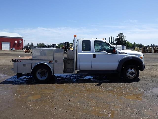 Image of Ford F-550 equipment image 2