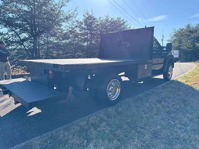 Image of Ford F-550 equipment image 4