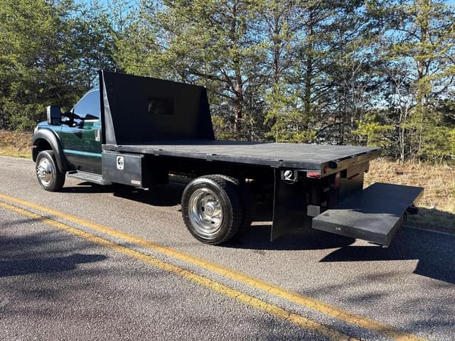 Image of Ford F-550 equipment image 2