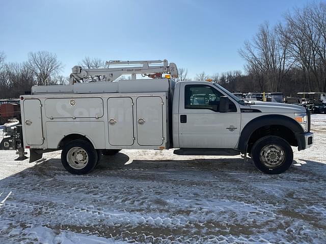 Image of Ford F-550 equipment image 3