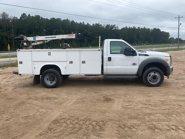 Image of Ford F-550 equipment image 3