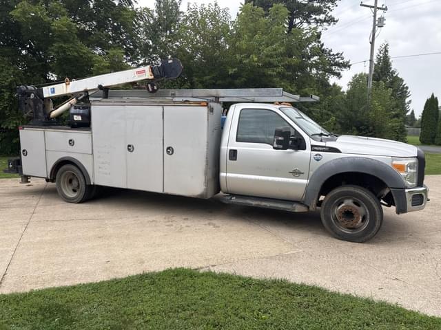 Image of Ford F-550 equipment image 3