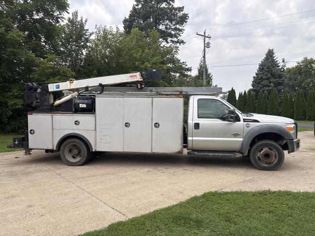 Image of Ford F-550 equipment image 4
