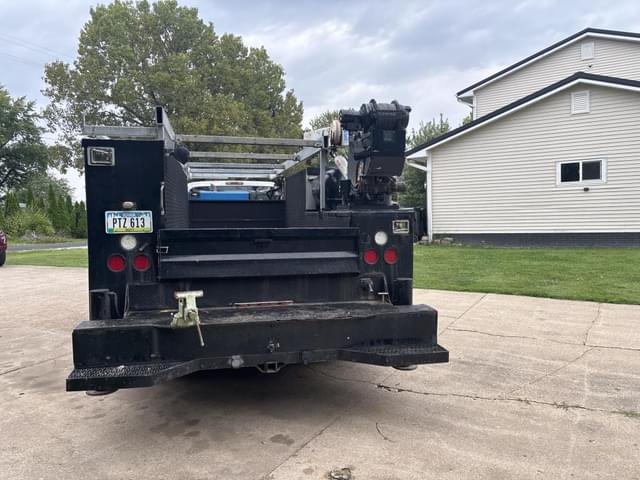 Image of Ford F-550 equipment image 2