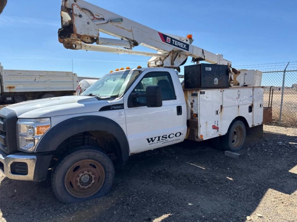 2012 Ford F-550 Equipment Image0
