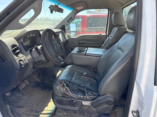 Image of Ford F-550 equipment image 4