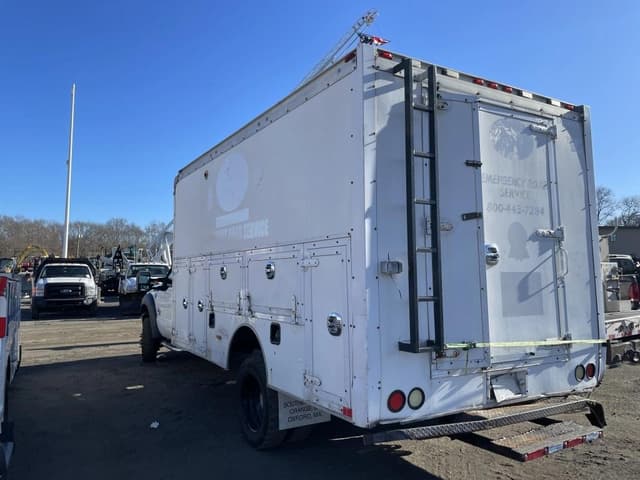 Image of Ford F-550 equipment image 2