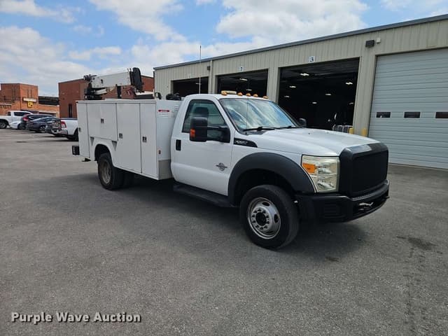 Image of Ford F-550 equipment image 2