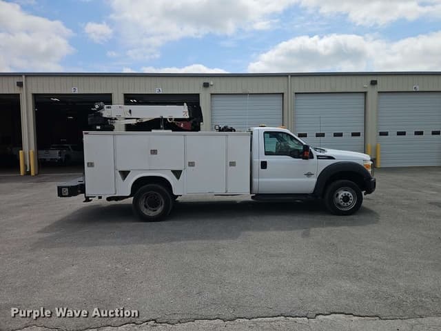 Image of Ford F-550 equipment image 3
