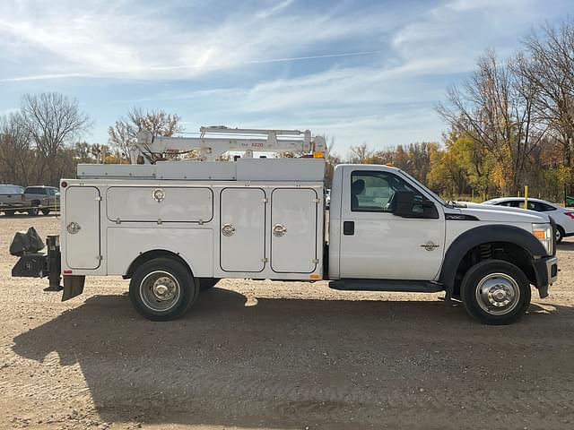 Image of Ford F-550 equipment image 3