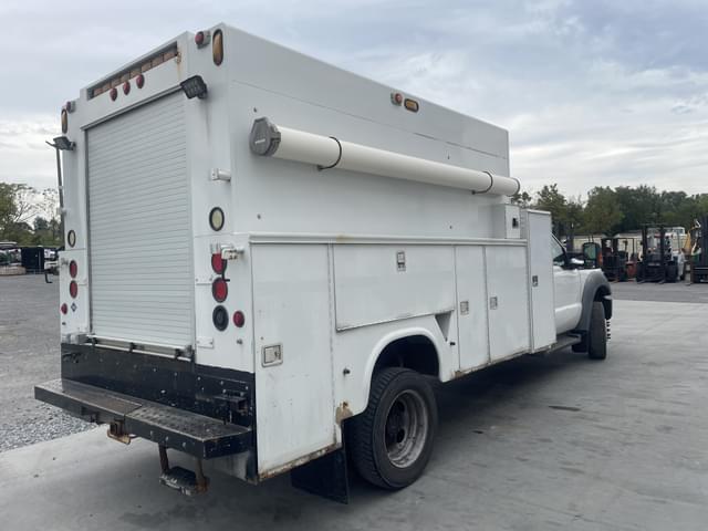 Image of Ford F-550 equipment image 2