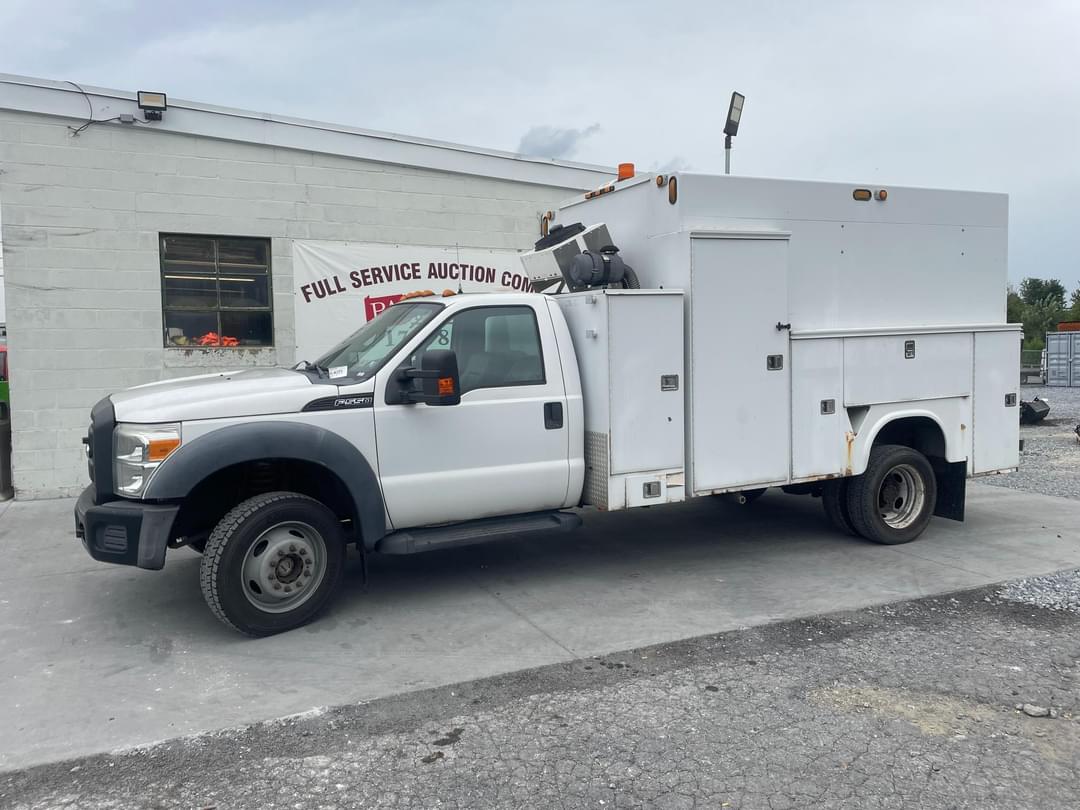 Image of Ford F-550 Primary image