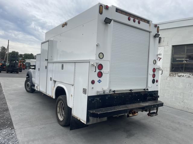 Image of Ford F-550 equipment image 3