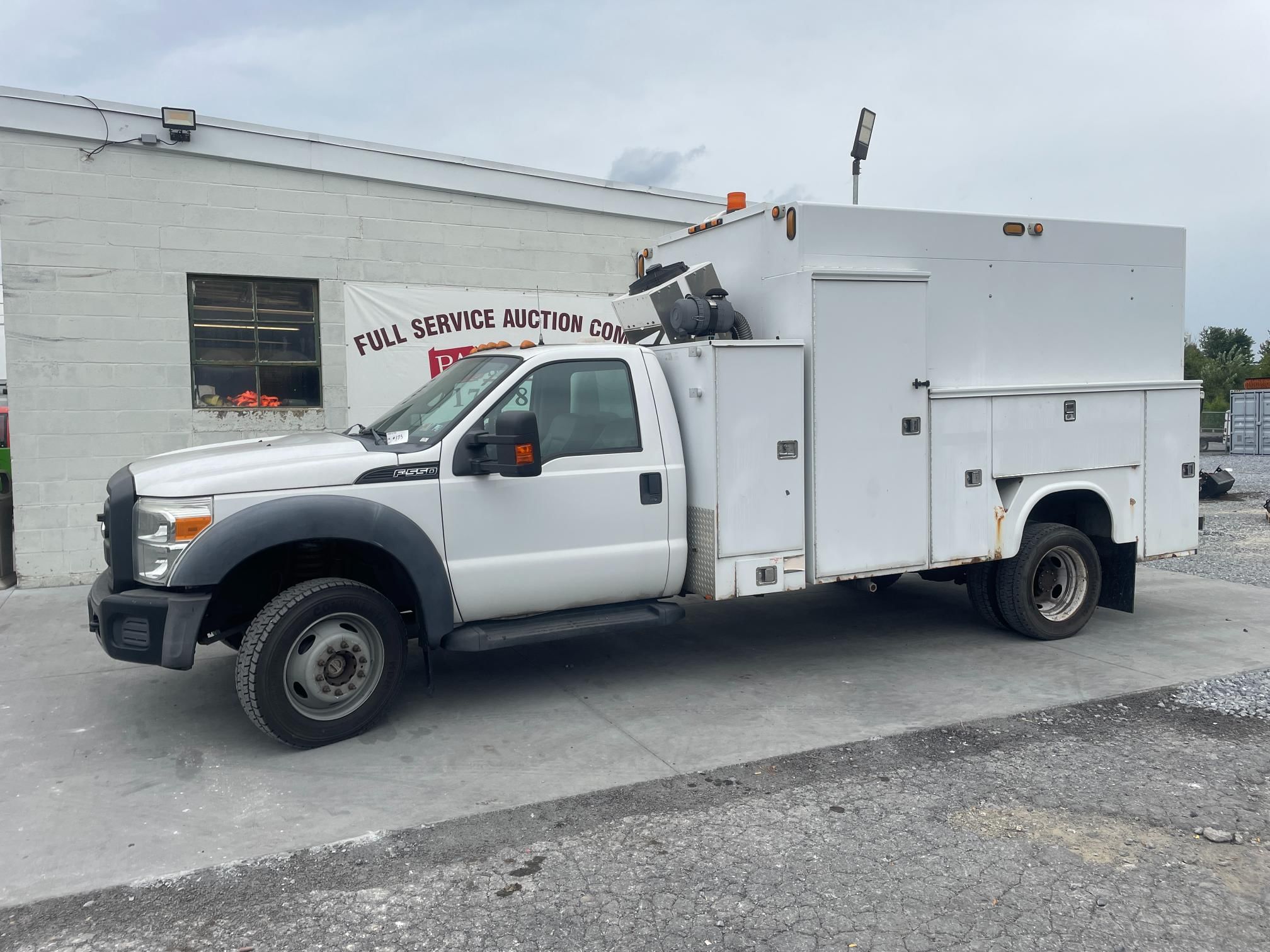 2012 Ford F-550 Equipment Image0