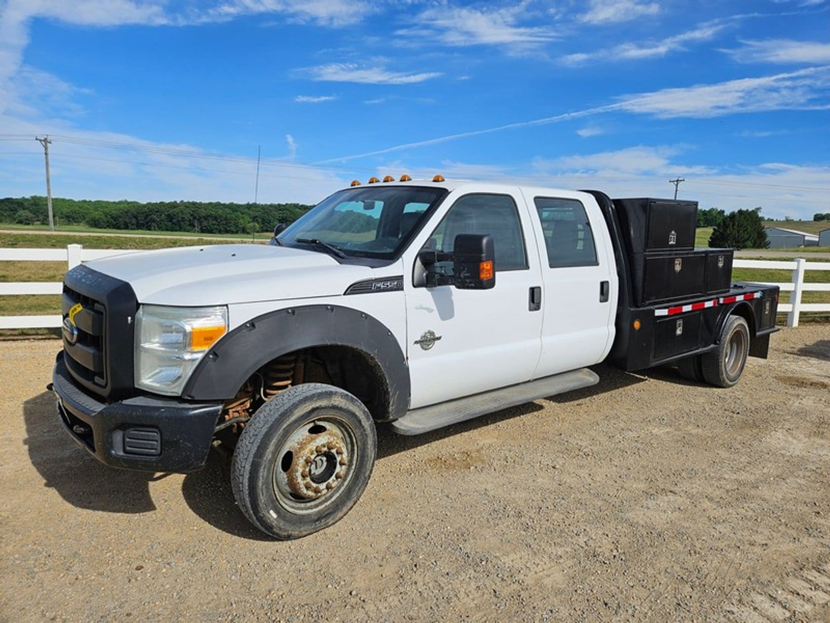 2012 Ford F-550 Equipment Image0