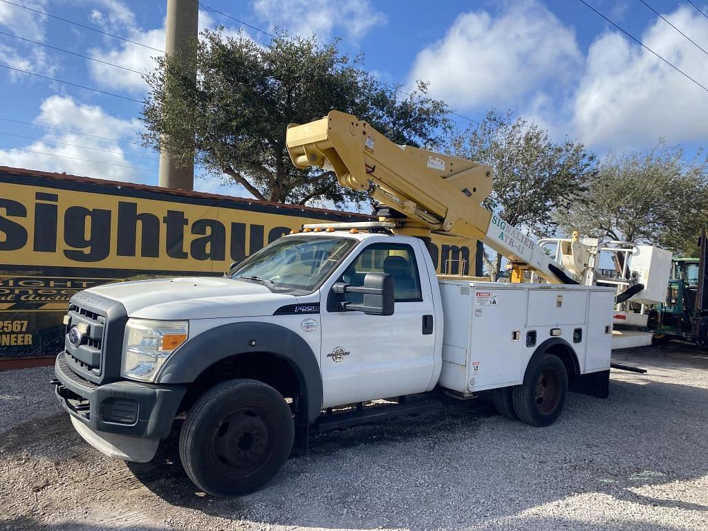 Image of Ford F-550 Primary image