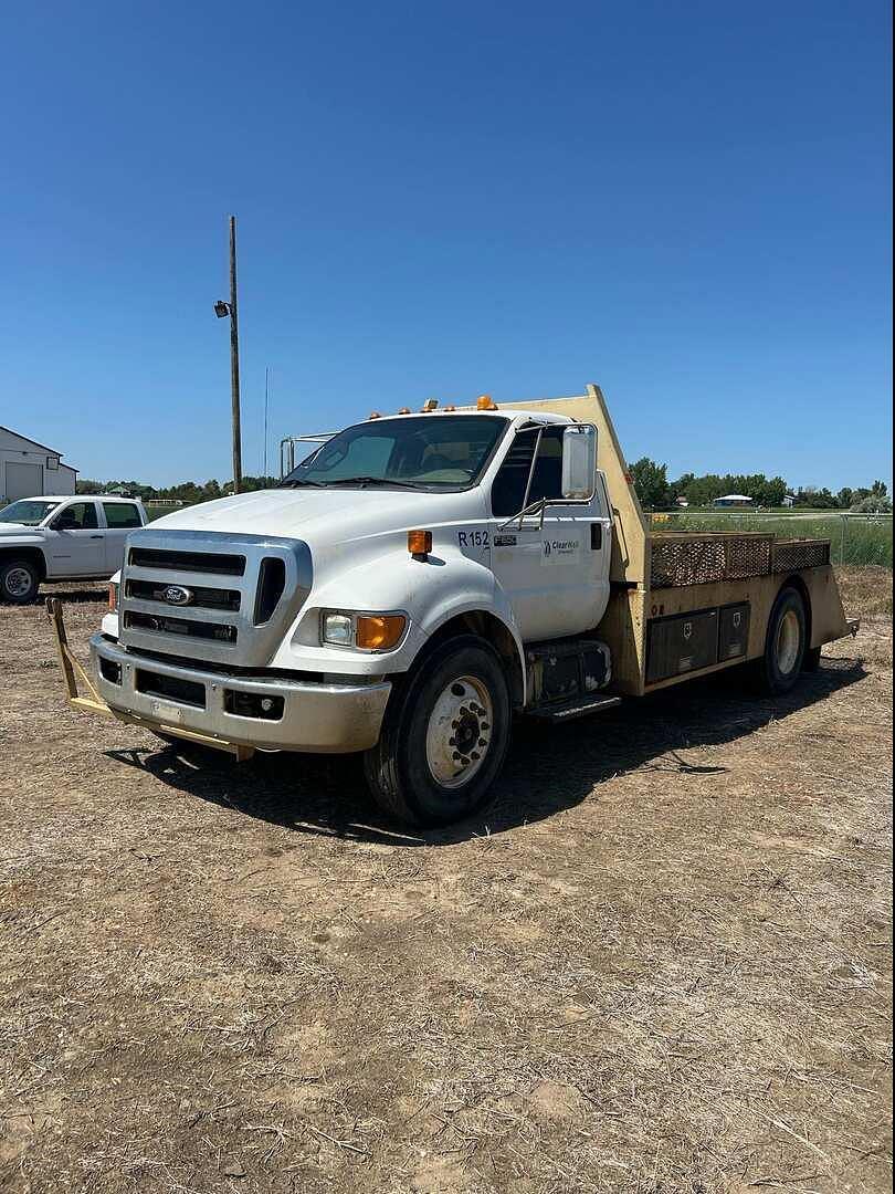 Image of Ford F-650 Primary image