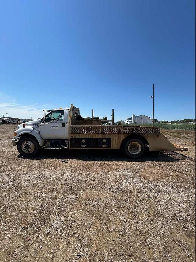 Image of Ford F-650 equipment image 2