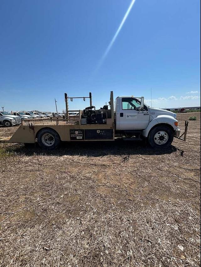 Image of Ford F-650 equipment image 3