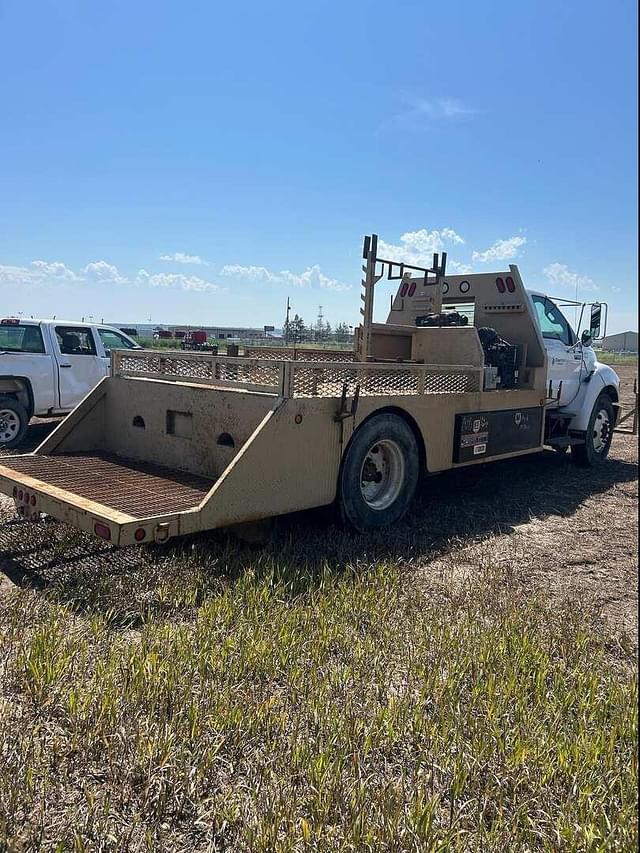 Image of Ford F-650 equipment image 4