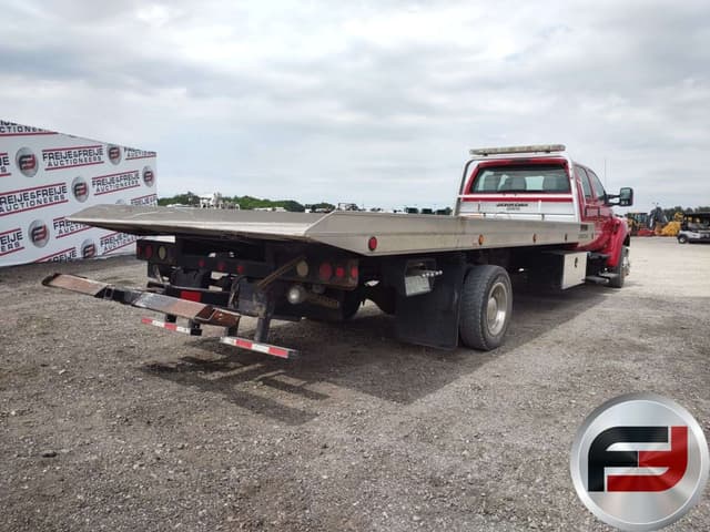 Image of Ford F-750 equipment image 4