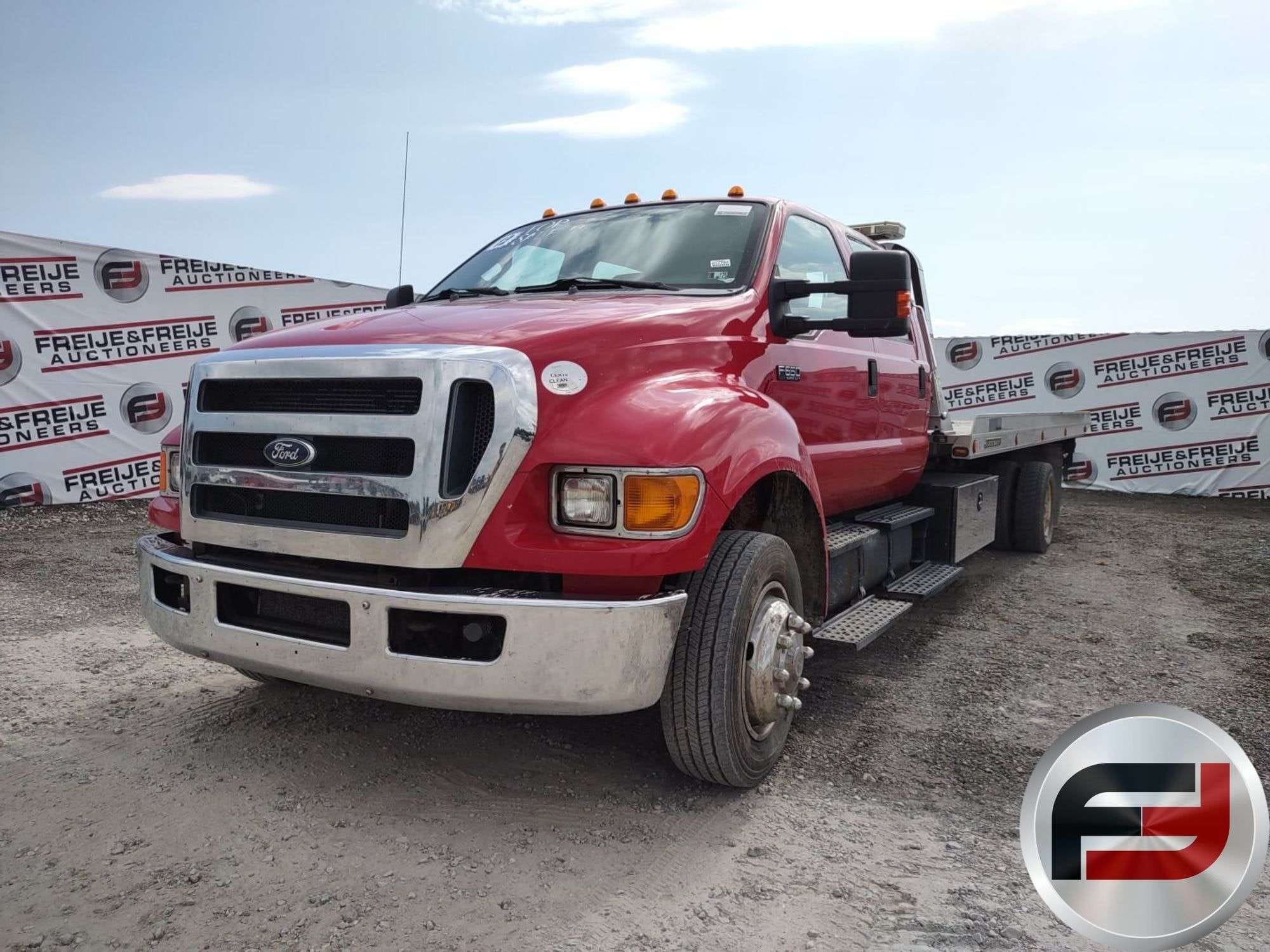 2012 Ford F-750 Equipment Image0