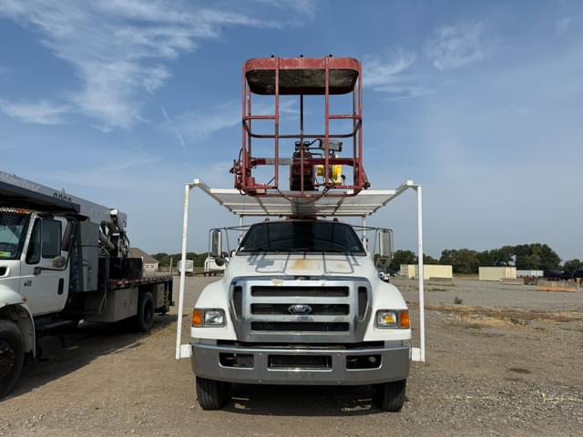 Image of Ford F-750 equipment image 1