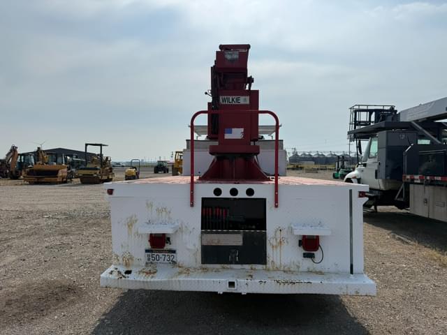 Image of Ford F-750 equipment image 4