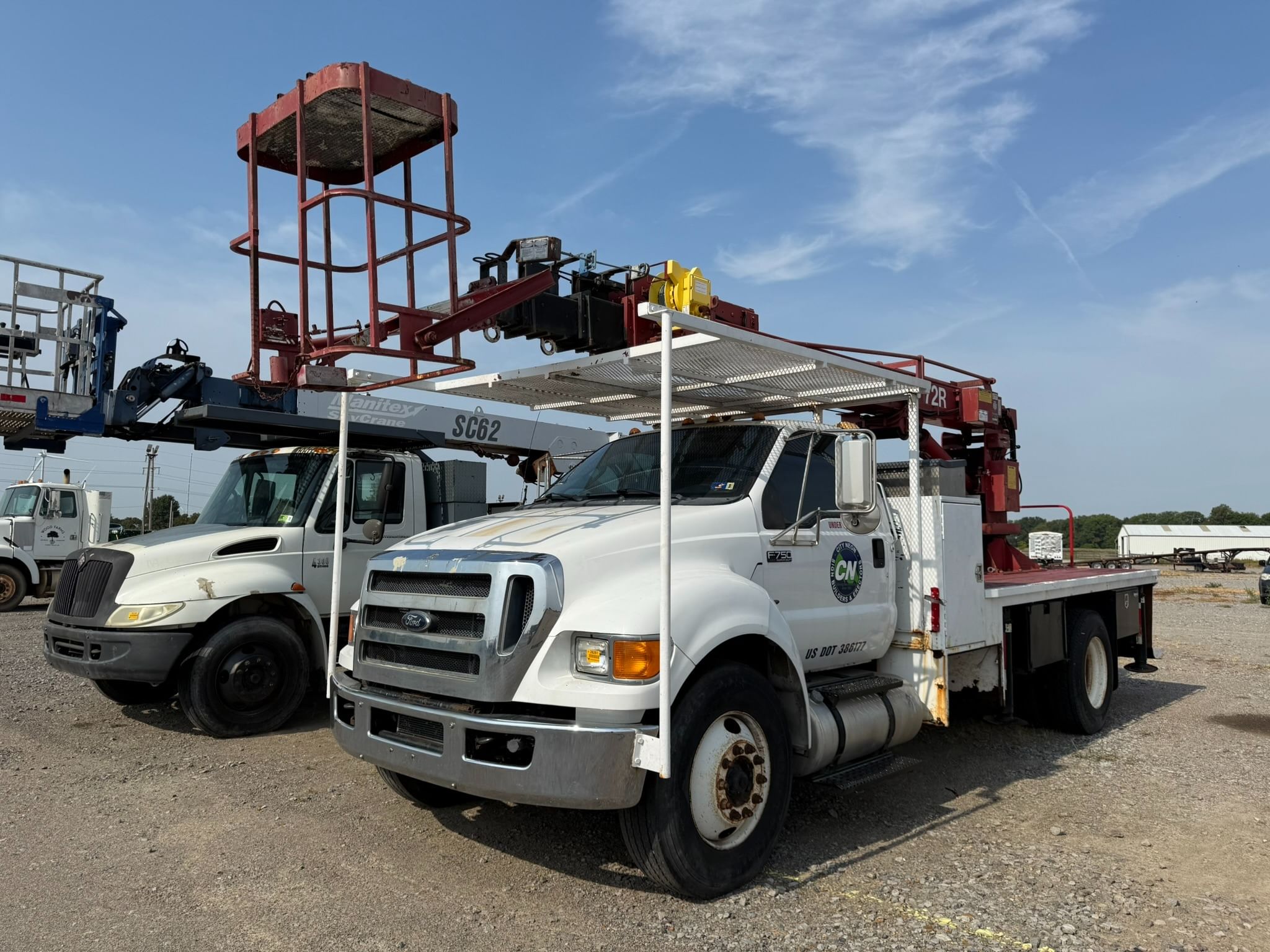 2012 Ford F-750 Equipment Image0