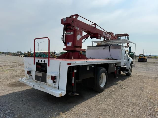Image of Ford F-750 equipment image 3