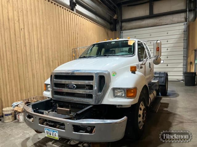 Image of Ford F-750 equipment image 3