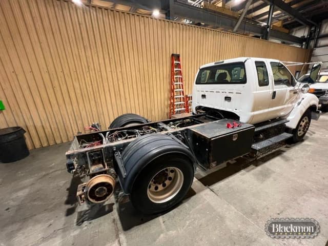 Image of Ford F-750 equipment image 1