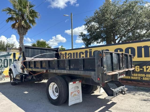 Image of Ford F-750 equipment image 1