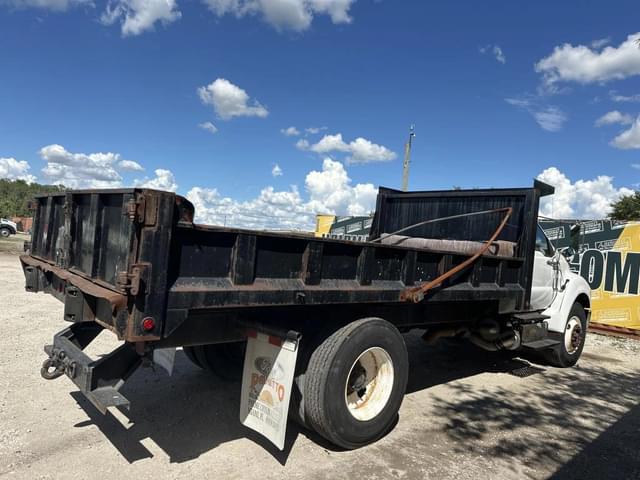 Image of Ford F-750 equipment image 3