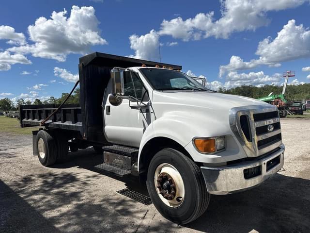 Image of Ford F-750 equipment image 4