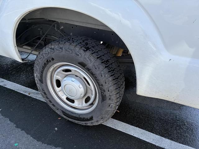 Image of Ford F-250 equipment image 4