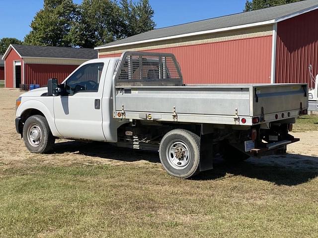 Image of Ford F-250 equipment image 2