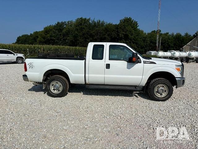 Image of Ford F-250 equipment image 2