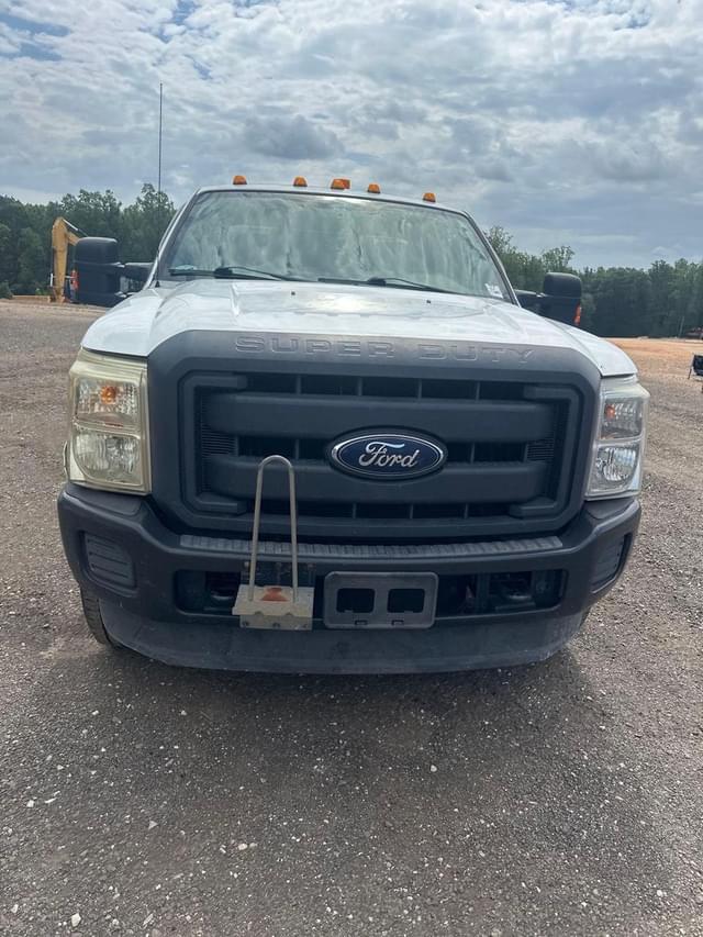 Image of Ford F-350 equipment image 1