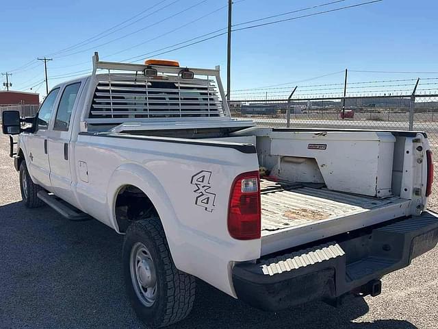 Image of Ford F-350 equipment image 3