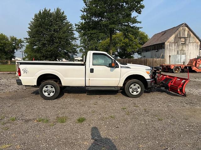 Image of Ford F-350 equipment image 3